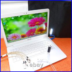 Asus UX305 ZenBook METALL UltraBook l 13 pouces FULLHD Windows 11 SSD 8Go