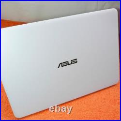 Asus UX305 ZenBook METALL UltraBook l 13 pouces FULLHD Windows 11 SSD 8Go
